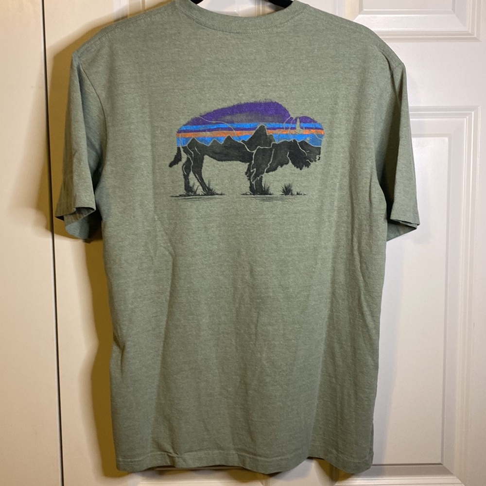 Patagonia - Men's small buffalo t-shirt